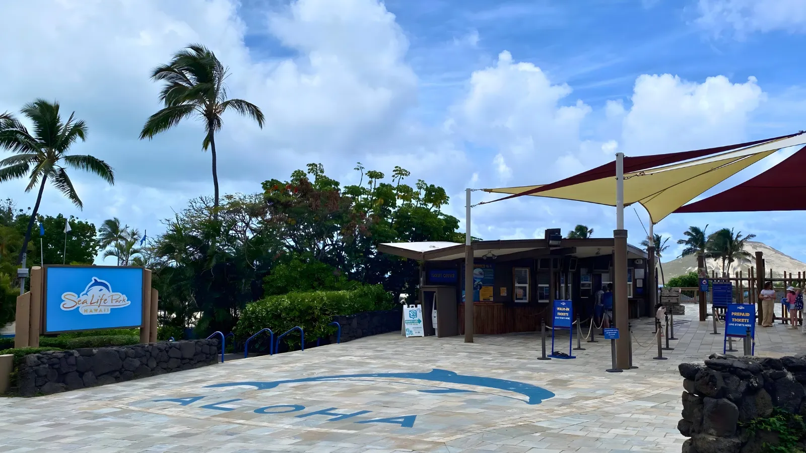 シー ライフ パーク ハワイ・ルアウ会場入り口