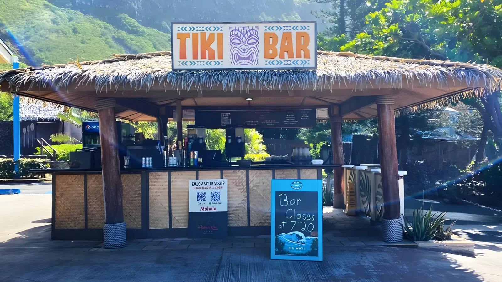 ティキ ・バーのカウンター（パーク内）